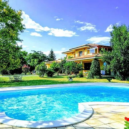 Holiday home Domus Aurea, Tra Mare E Ulivi *