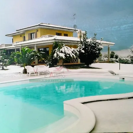 Domus Aurea, Tra Mare E Ulivi Holiday home *